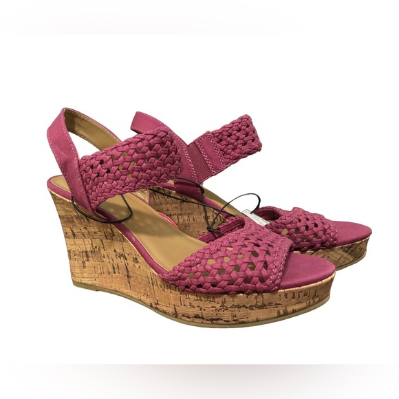 Maurices Shoes - 🆕 Maurice’s Magenta Wedge Sandal